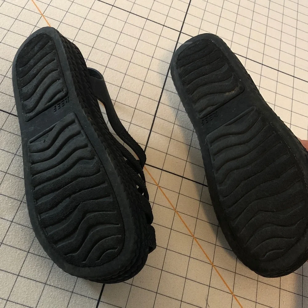 Reef Black Fisherman Sandals - Picture 2 of 4
